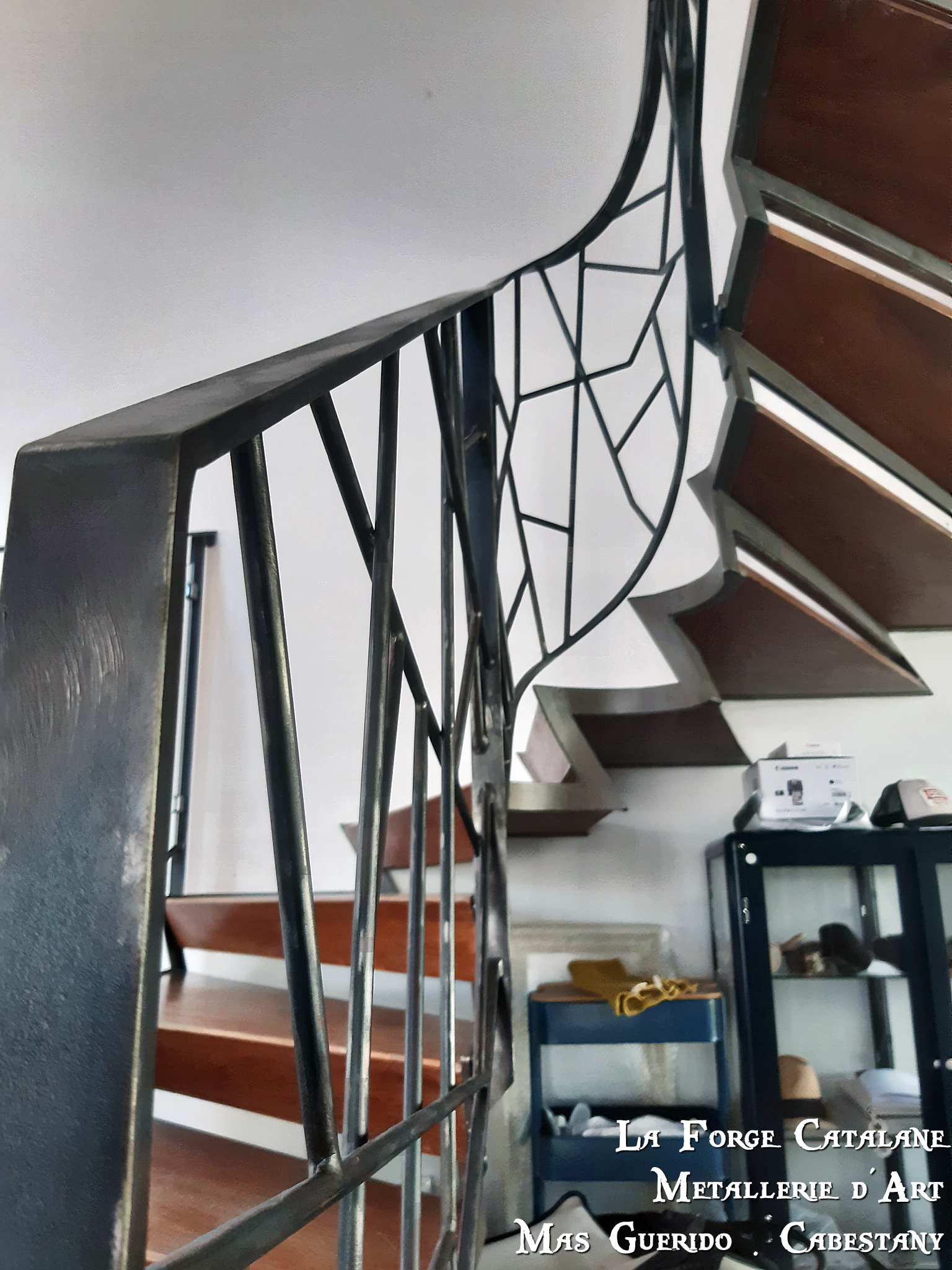 detail rampant debillarde moderne  avec main courante en fer plat forge catalane.jpg